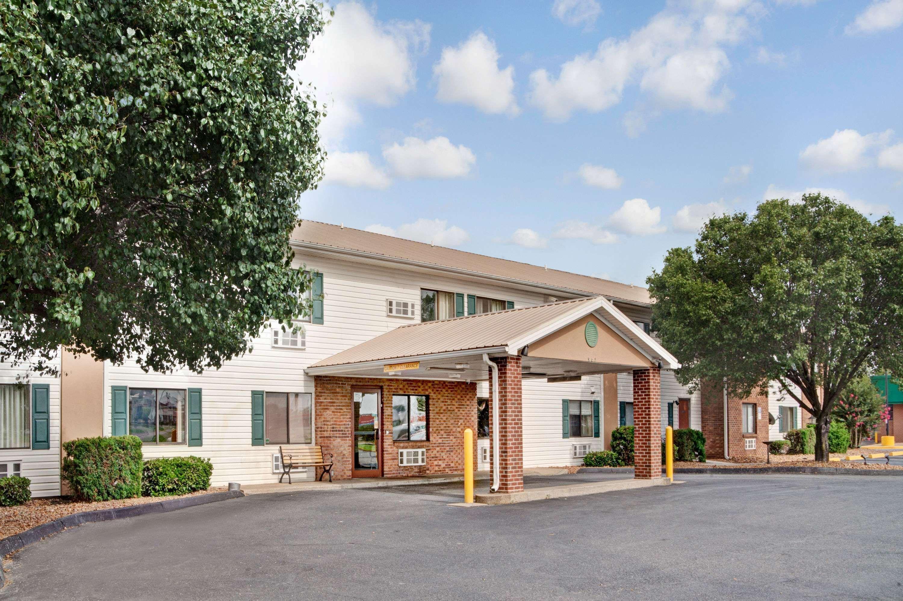 Super 8 By Wyndham West Memphis Hotell Exteriör bild